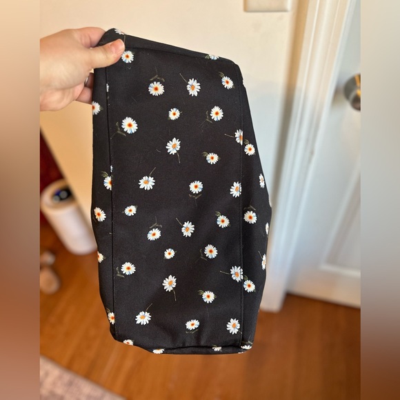 Women’s Daisy Black weekend Duffel Bag - Picture 7 of 8